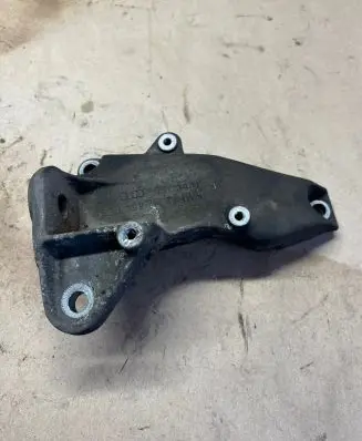 Audi A6 S6 C5 4B Gearbox mounting bracket 8D0399114T