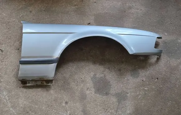BMW 7 E32 Fender