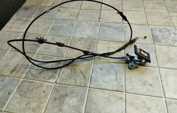 Engine bonnet/hood lock release cable