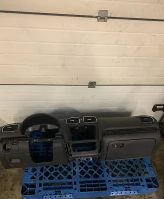 Volkswagen Golf VI Dashboard 5K1858295E