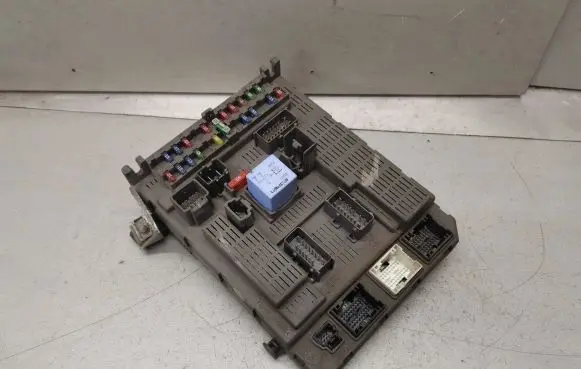 Citroen C5 Fuse module 9646226880