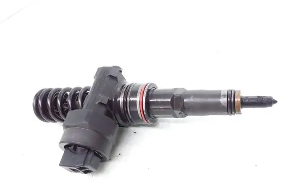 Volkswagen Golf IV Fuel injector 038130073F 0414720007