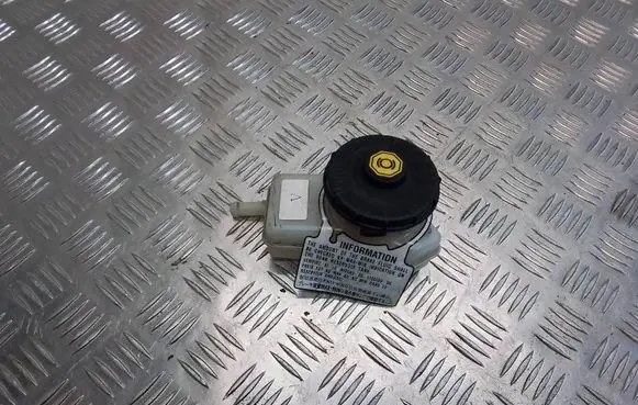 Honda Civic Brake fluid reservoir 