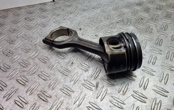 Citroen C4 Cactus Piston with connecting rod 619