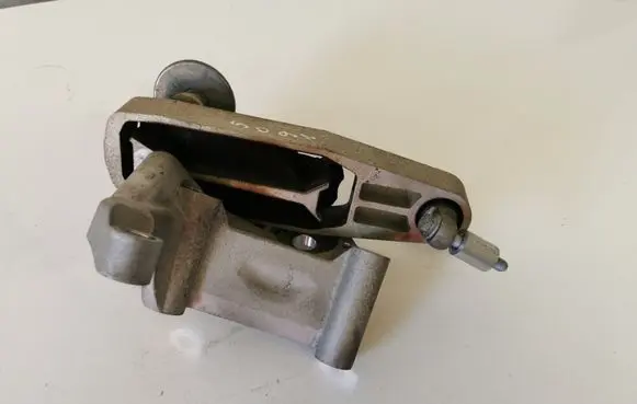Volvo XC60 Engine mount bracket 31330590