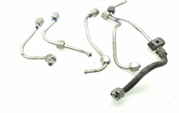 Mazda 6 Fuel injector supply line/pipe 
