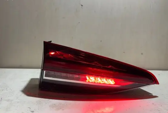 Skoda Octavia Mk4 Tailgate rear/tail lights 5E6945307