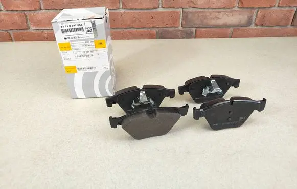 BMW 5 F10 F11 Brake pads (front) 8847063 6850885 6775314
