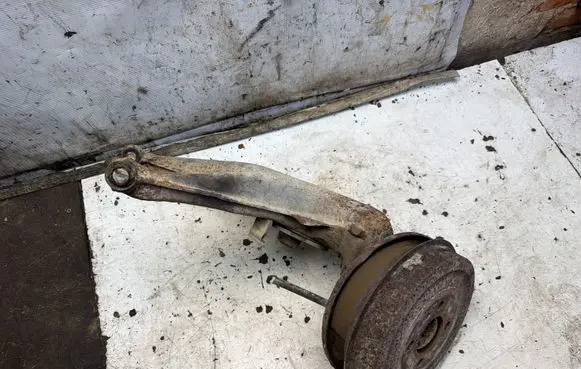 BMW 3 E30 Rear wheel hub spindle/knuckle