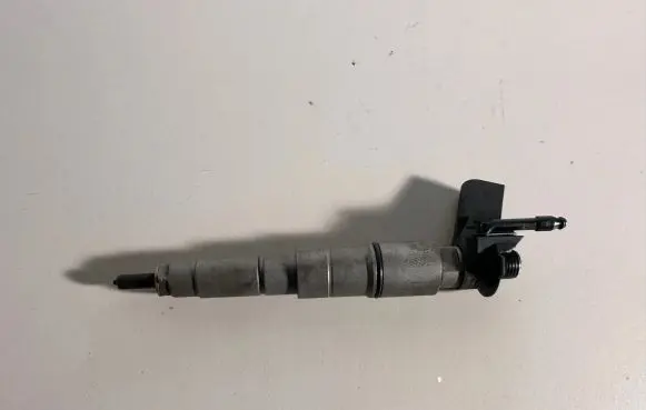 BMW X5 E70 Fuel injector 7796042