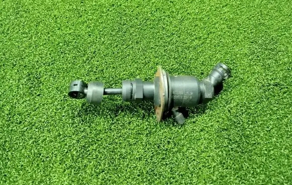 Renault Master III Clutch master cylinder 8200673234