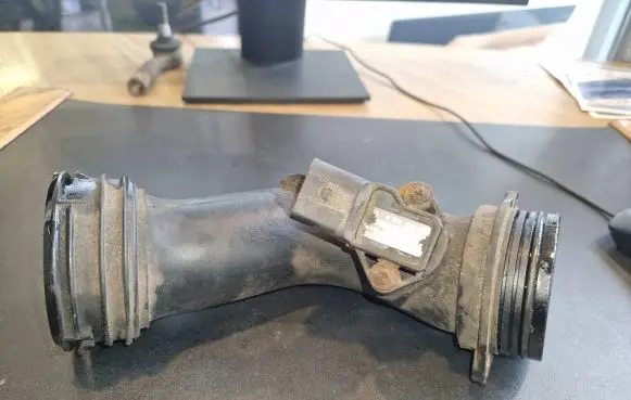 Volkswagen Touareg I Air pressure sensor 0281002401 7L6145748