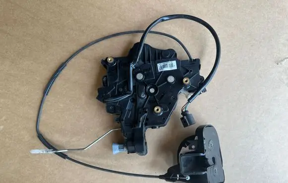 Volkswagen Transporter - Caravelle T5 Sliding door lock 7E0843654CF