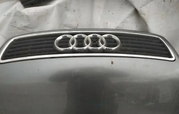 Audi A4 S4 B5 8D Front grill
