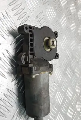 Mercedes-Benz E W210 Rear door window regulator motor 191744XXX 0130821672