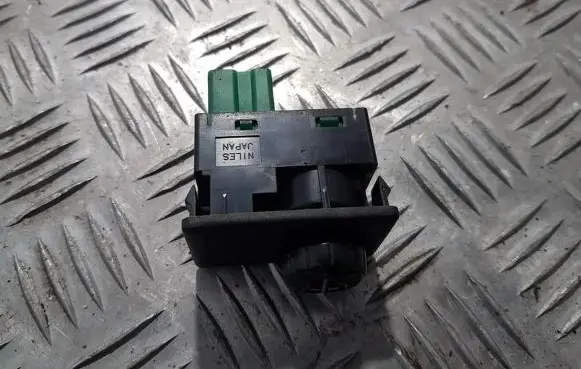 Wing mirror switch