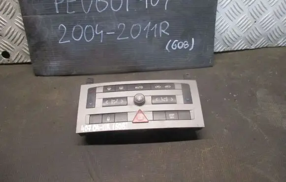 Peugeot 407 Tailgate/trunk/boot open switch 