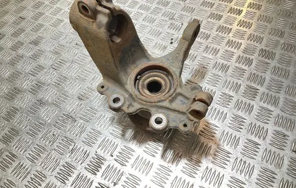 Ford Focus Front wheel hub AV613K170