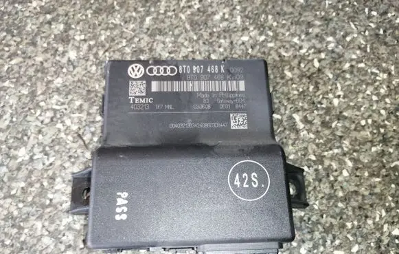 Audi A4 S4 B8 8K Gateway control module 8T0907468K