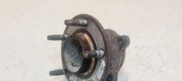 Opel Astra J Rear wheel hub 13577407 7034A6