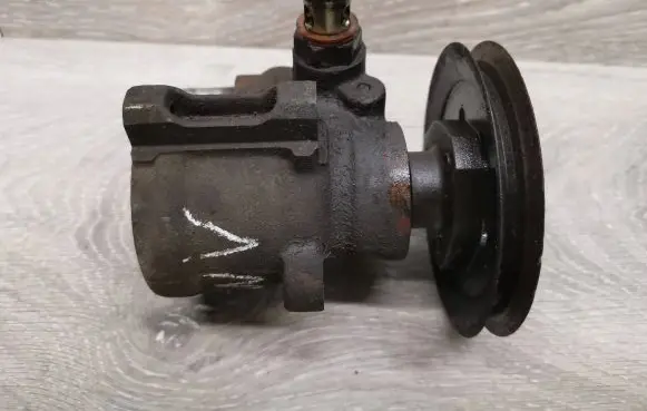 Volkswagen Golf III Power steering pump 1h0422155e