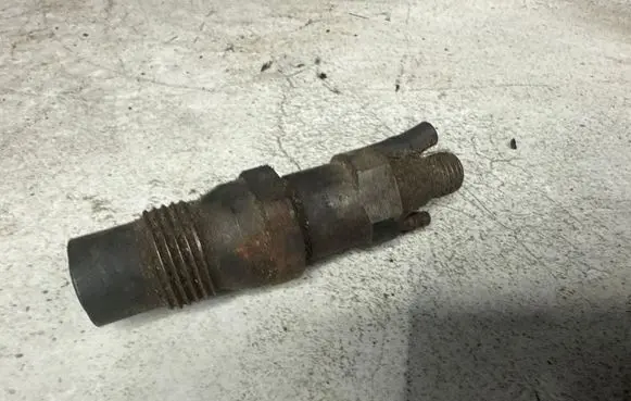 Volkswagen Golf II Fuel injector 068130202F
