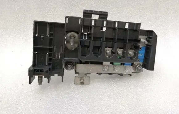 Mercedes-Benz A W176 Fuse module A2465401950