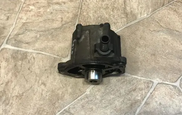 Mercedes-Benz E W212 Vacuum pump A6512300165