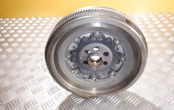 Volkswagen PASSAT B8 Dual mass flywheel 05E105266D