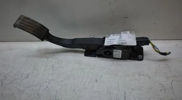 Ford Focus Accelerator throttle pedal EV619F836BA