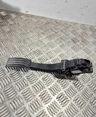 Volvo XC40 Accelerator throttle pedal 32212363