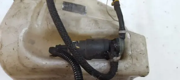 Nissan Primera Windscreen/windshield washer pump