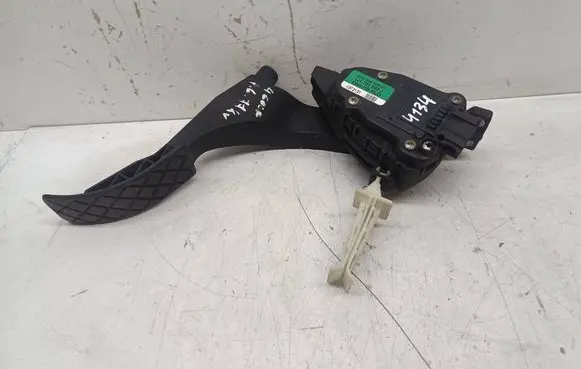 Volkswagen Golf IV Accelerator throttle pedal 1J1721503J 6PV00802601