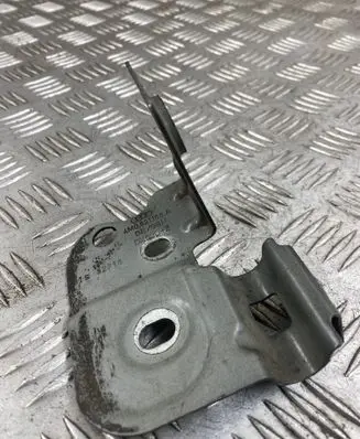 Audi Q7 4M Fender mounting bracket 4M0821168A