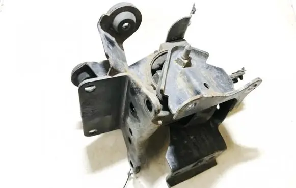 Nissan X-Trail T30 Engine mount bracket