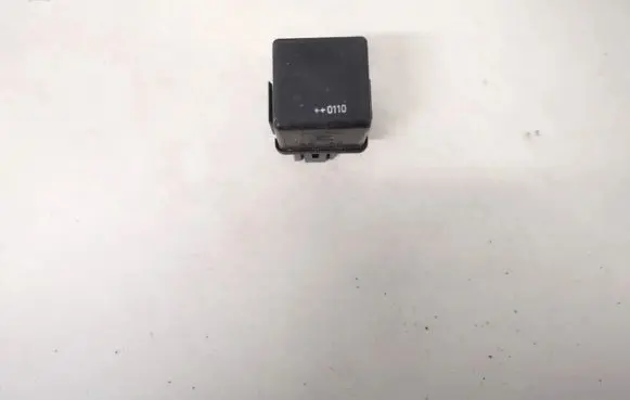 Volvo S40, V40 Other relay mb953381 v23134-b52-x240