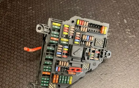 BMW 7 F01 F02 F03 F04 Fuse module 1670499