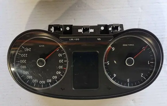 Volkswagen Polo V 6R Speedometer (instrument cluster) 6R0920861H V0304106J6 1120700658