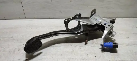 Mazda 3 III Brake pedal