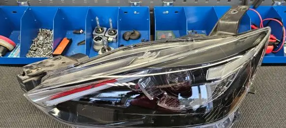 Mazda 3 III Headlight/headlamp