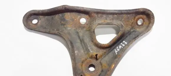 Toyota Avensis T250 Engine mounting bracket