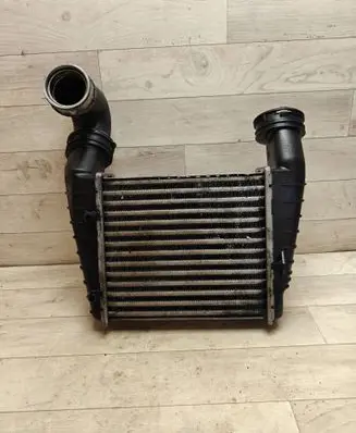 Volkswagen PASSAT B5.5 Intercooler radiator 8D0145805C