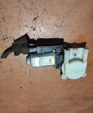 Renault Megane II Front door window regulator motor