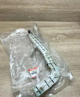 Suzuki Grand Vitara I Rear bumper mounting bracket 7184065J00