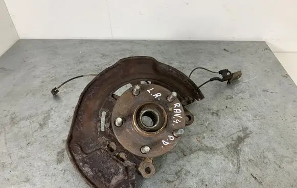 Toyota RAV 4 (XA30) Front wheel hub