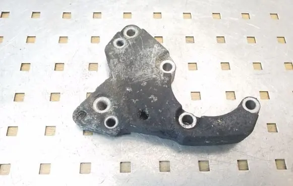 BMW 5 E39 Power steering pump mounting bracket 2247556