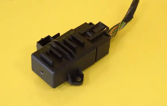 Seat Ibiza IV (6J,6P) Seat heating relay 6R0959772
