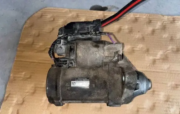 Toyota Yaris Starter motor 281000N040