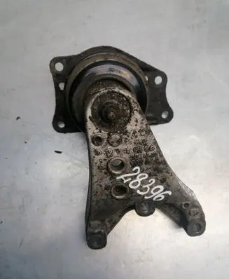Volkswagen Polo IV 9N3 Engine mount bracket 6Q0199185D