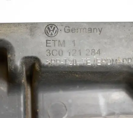 Volkswagen PASSAT B6 Other engine bay part 3C0121284